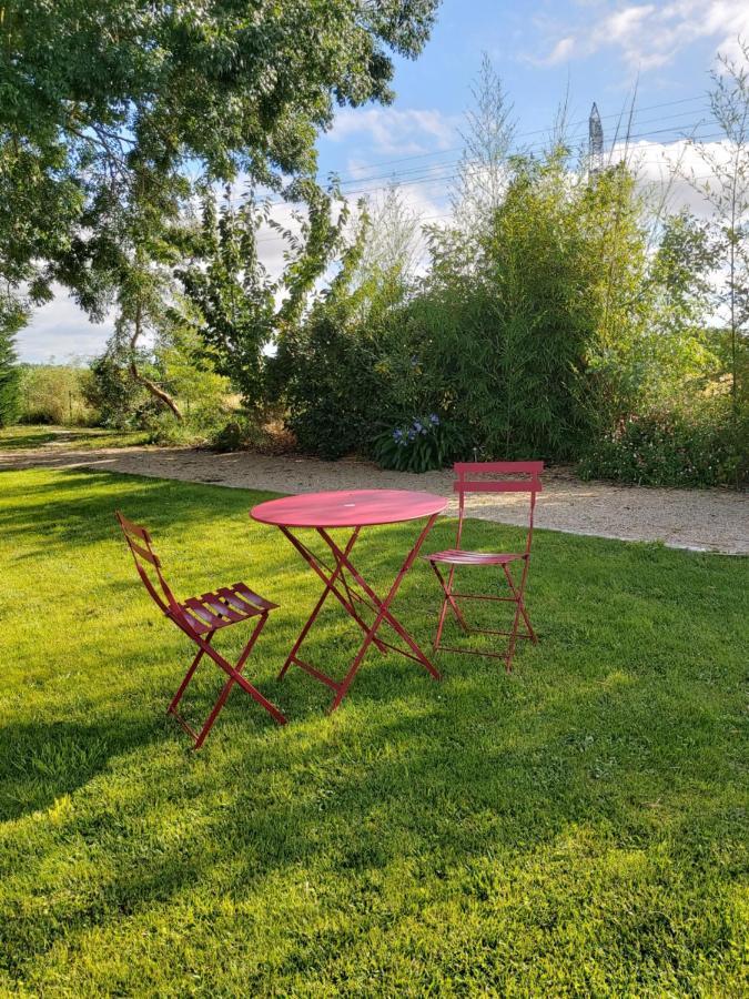 Les Marguerites Bed & Breakfast Champdolent Exterior foto