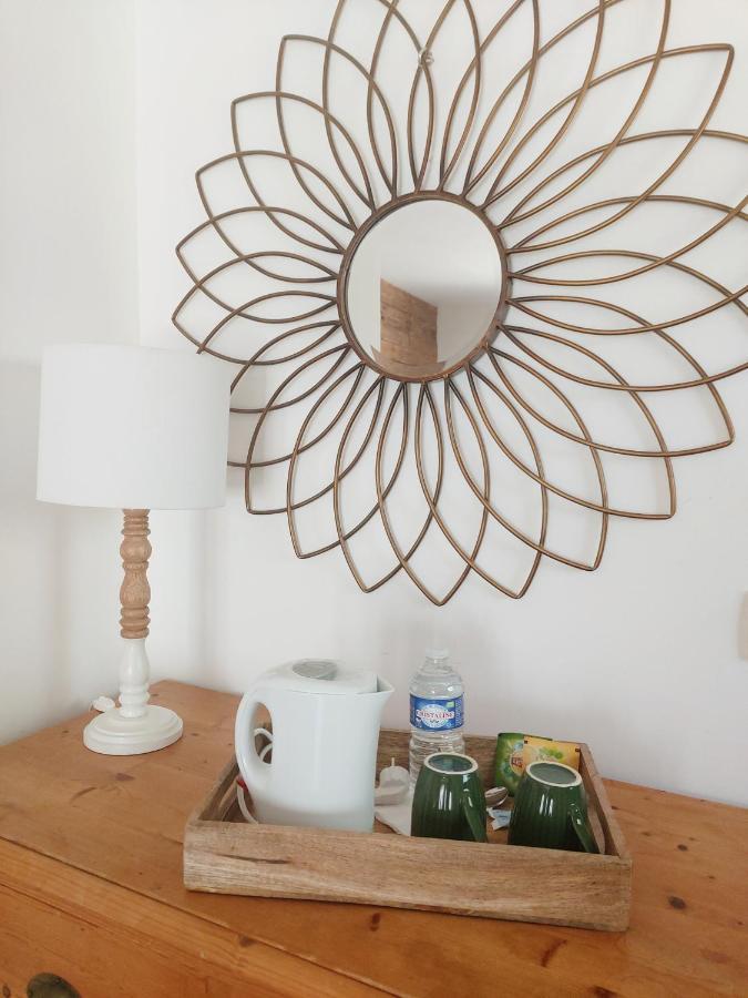 Les Marguerites Bed & Breakfast Champdolent Cameră foto